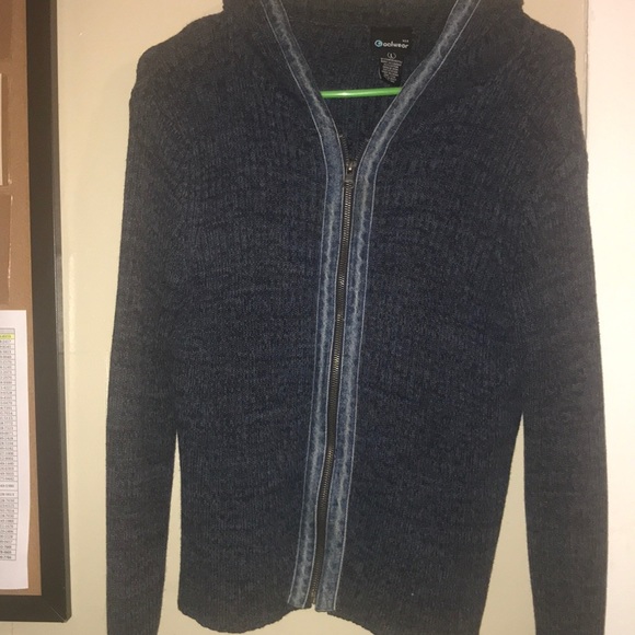 Hooded zip up sweater - Picture 1 of 3